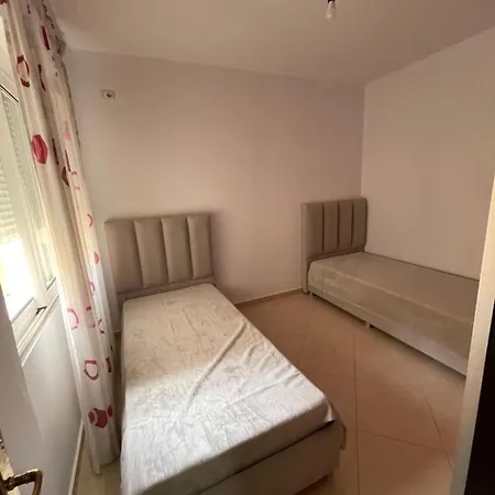 Seaview Two Bedroom Modern Apartment *